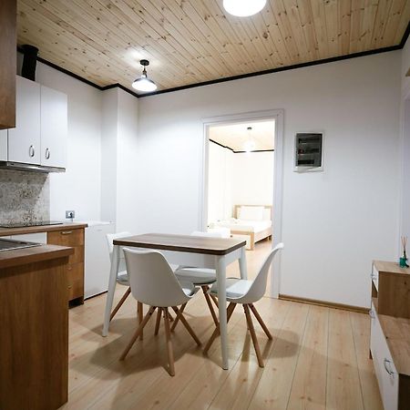Ora Apartments Гирокастра Экстерьер фото